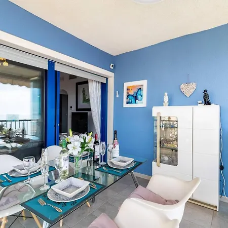 Apartmán Lovely With Stunning Sea View, 2nd Floor